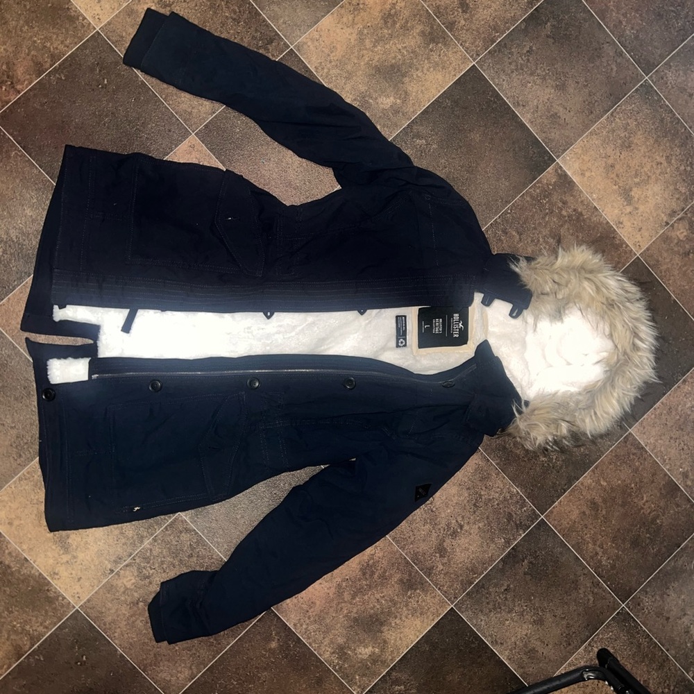 Hollister Women’s Dark Blue Puffer Coat with Faux Fur Hood